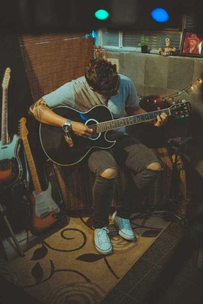 The 7 easiest rock songs to play on the guitar