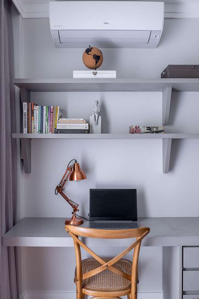 Much more than a neat corner, having an organized and comfortable home office can bring significant gains in productivity and well-being. Much more than a neat corner, having an organized and comfortable home office can bring significant gains in productivity and well-being.