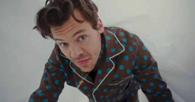 Harry Styles Releases “Late Night Talking” Video Harry Styles Releases “Late Night Talking” Video