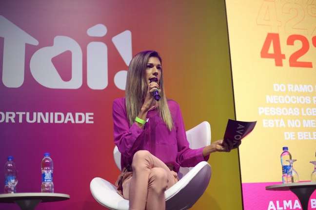 Bruniely ganhou o prêmio “Juntos Transformamos”, do Instituto Avon, e colocou em prática o projeto “Transborda”, uma associação sem fins lucrativos voltada para pessoas trans