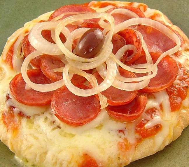 Pepperoni mini pizza (Reproduced: The Kitchen Guide)