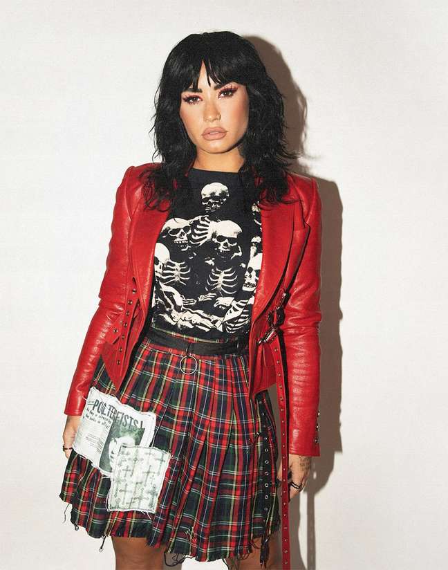 Demi Lovato vows to be a rebel rocker in a new video