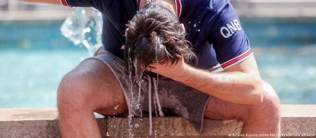 Las autoridades españolas están instando a la gente a beber mucha agua y mantener la calma