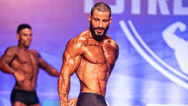 Muscle Definition: Bodybuilding Athlete Reveals 4 Sports Secrets Muscle Definition: Bodybuilding Athlete Reveals 4 Sports Secrets