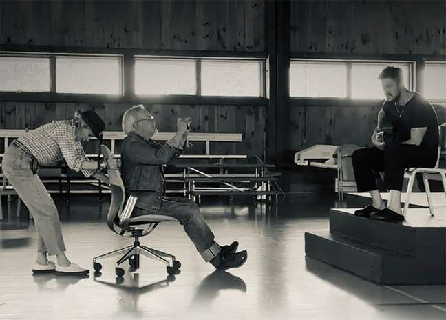 Spielberg directs the first music video of his career