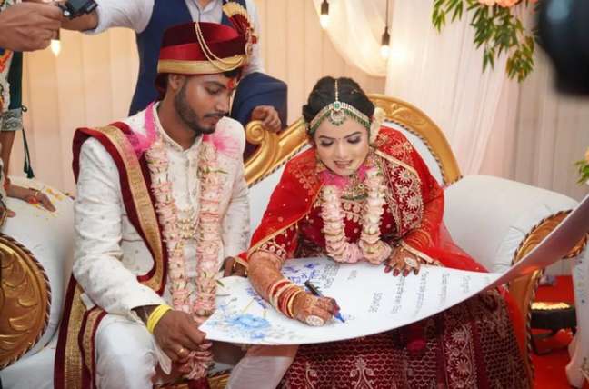 The marriage contract requires the Indian to be ripped off and eat pizza only once a month The marriage contract requires the Indian to be ripped off and eat pizza only once a month