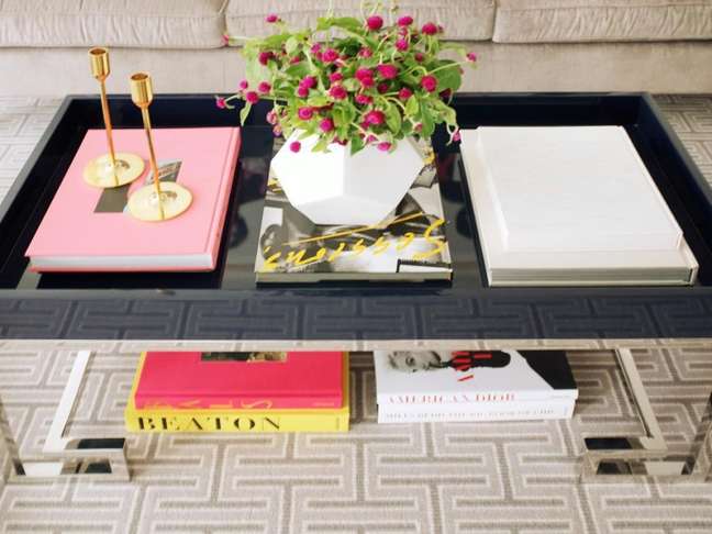 The old rule of three comes in handy when styling your coffee table. Splitting the tabletop into three separate sections can help you decide where things look best. This is especially true of long, rectangular tables. The old rule of three comes in handy when styling your coffee table. Splitting the tabletop into three separate sections can help you decide where things look best. This is especially true of long, rectangular tables.