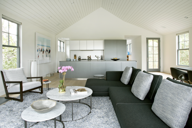 If you don't like the idea of organizing a large collection of knick-knacks, sport just one or two decorative pieces that you really love. Do you know the advantage of choosing to take this minimalist approach? You can indulge in a little more on your favorite items If you don't like the idea of organizing a large collection of knick-knacks, sport just one or two decorative pieces that you really love. Do you know the advantage of choosing to take this minimalist approach? You can indulge in a little more on your favorite items