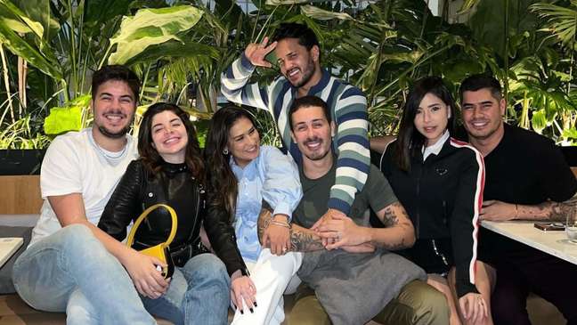 Simone appears alongside celebrities that Simaria did not follow Simone appears alongside celebrities that Simaria did not follow