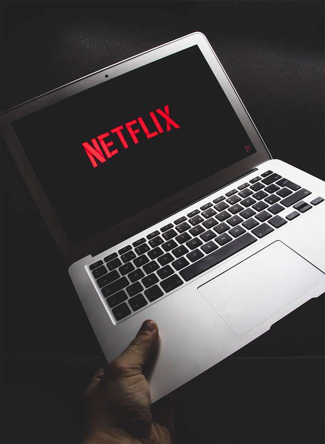Netflix loses nearly 1 million subscribers and announces the service with ads for 2023 Netflix loses nearly 1 million subscribers and announces the service with ads for 2023