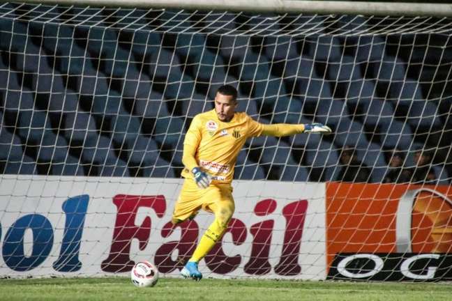 Livre para 2023, goleiro formado no Flamengo desperta interesse de clubes do exterior