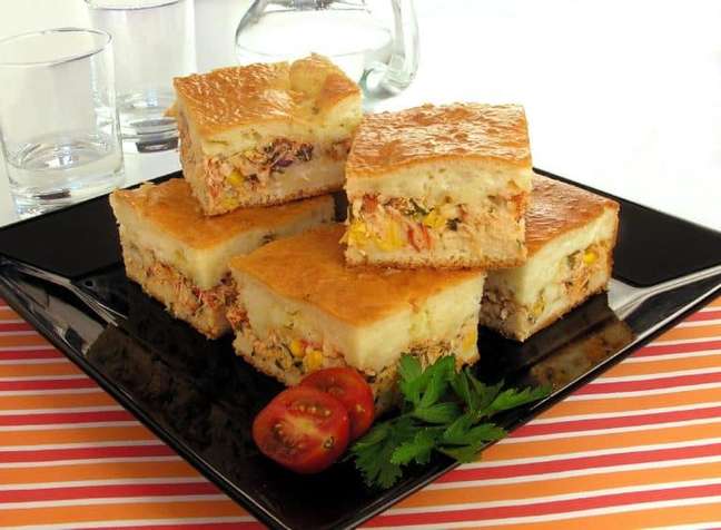Blender cake with traditional filling