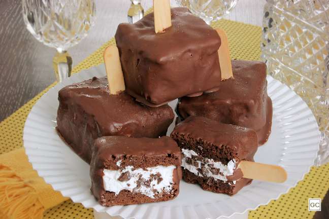 Brownie recheado com sorvete – Foto: Guia da Cozinha