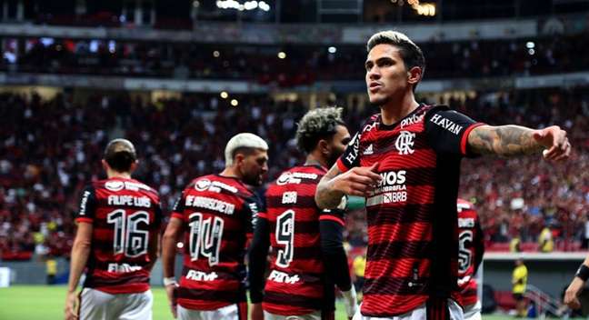 CASA CHEIA! Flamengo volta a quebrar recorde de público do ano em goleada sobre o Juventude