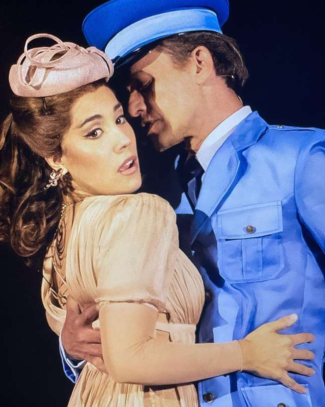 Cleto Bacci and Myra Ruiz in 'Evita' Cleto Bacci and Myra Ruiz in 'Evita'