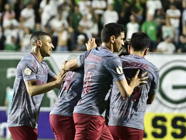 Em jogo de viradas, Fluminense bate o Goi&Atilde;&iexcl;s fora de casa no Brasileir&Atilde;&pound;o