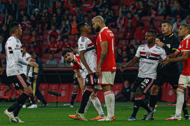 Em jogo eletrizante, Inter e São Paulo empatam em 3 a 3 no Beira-Rio
