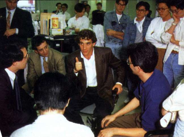 Senna em reunião com time de Super Monaco GP II na Sega