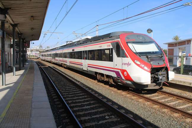 Renfe opera las rutas de Cercanías, Rodalies y Media Distancia en todo el territorio nacional.