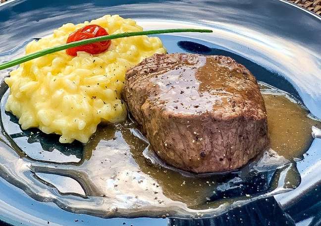 Filet Mignon with Parmesan Cheese Risotto by Chef Samuele Oliva |  Photo: Disclosure