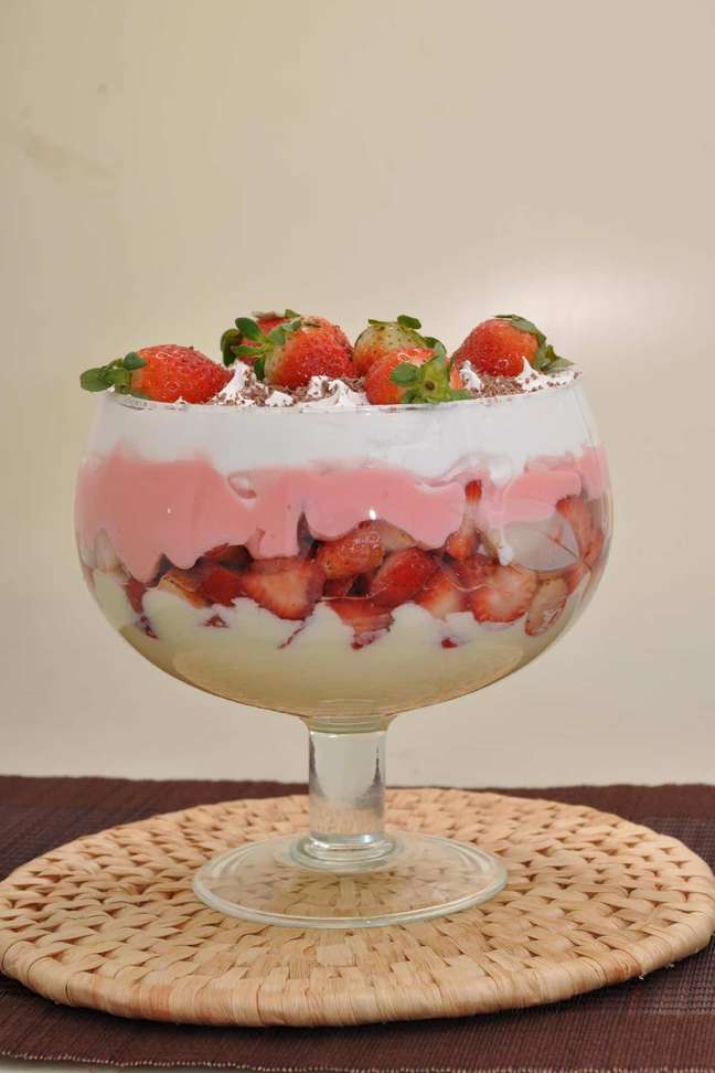 Cup of condensed milk with strawberry | Photo: reproduction Cup of condensed milk with strawberry | Photo: reproduction