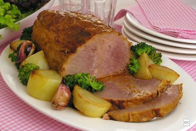 Roast with golden potatoes Roast with golden potatoes