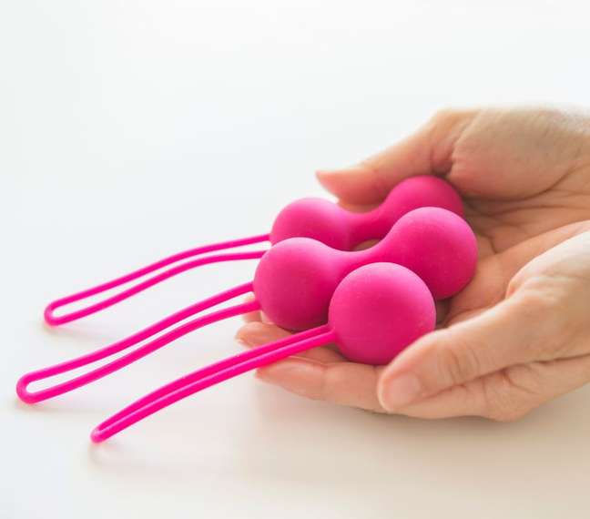 Polka dots 'ben wa' are the essential accessory for learning pomponism Polka dots 'ben wa' are the essential accessory for learning pomponism