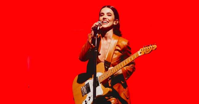 Manu Gavassi debuts on tour in Brazil with sold out tickets