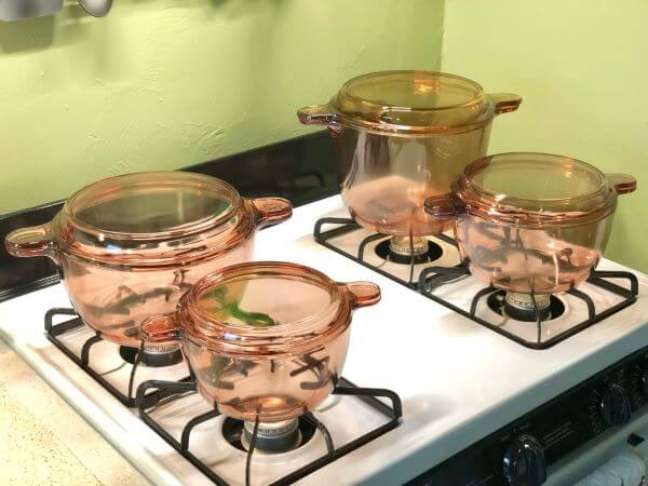7. Buy the best glass cookware - Via: Decorei