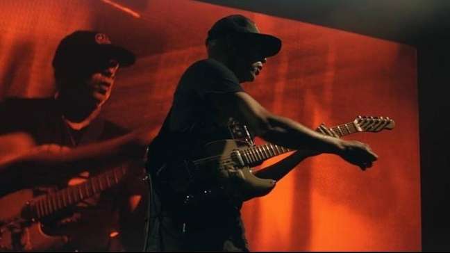 Tom Morello is thrown offstage at the Rage Against The Machine concert Tom Morello is thrown offstage at the Rage Against The Machine concert
