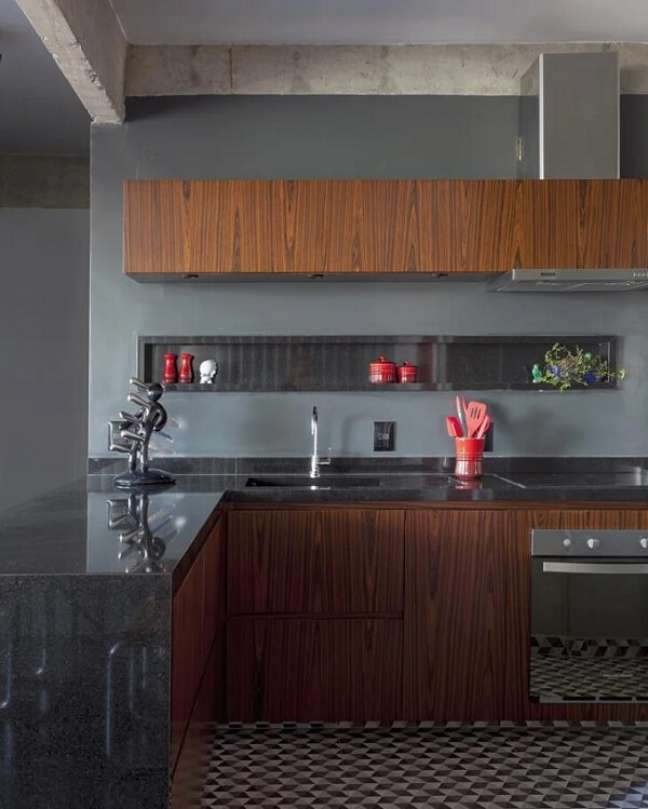 3. Projeto sofisticado de cozinha preto e cinza. Fonte: Tria Arquitetura