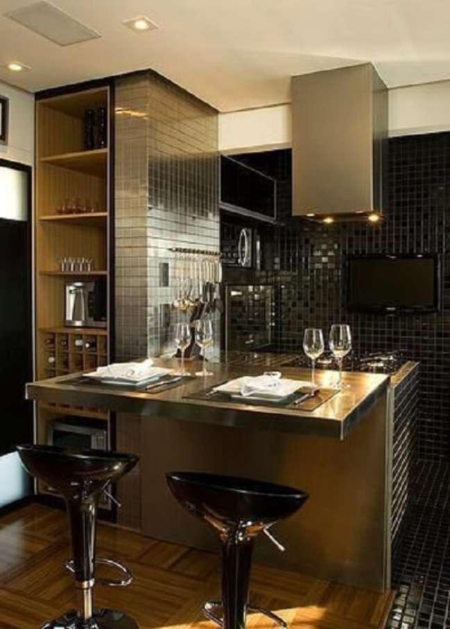 56. Cozinha compacta preta e cinza. Fonte: Ricardo Abreu Arquitetos