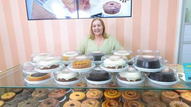 At 75, her grandmother runs a business that produces 55,000 cakes a day
