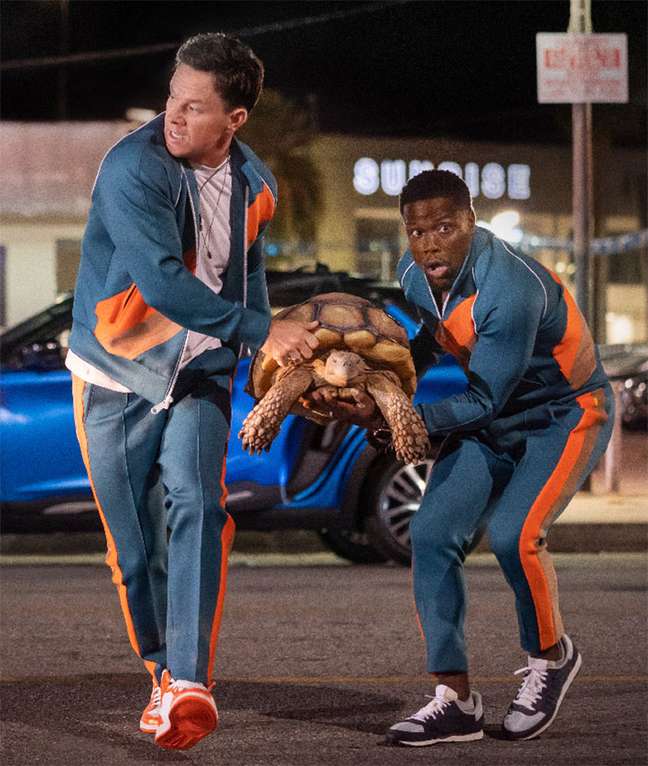 The trailer shows Kevin Hart’s frustrated vacation with Mark Wahlberg The trailer shows Kevin Hart’s frustrated vacation with Mark Wahlberg
