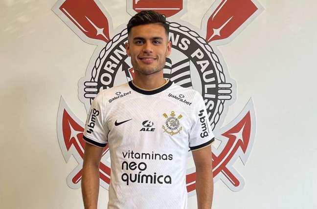 Fausto Vera pode estrear esta noite com a camisa do Corinthians 