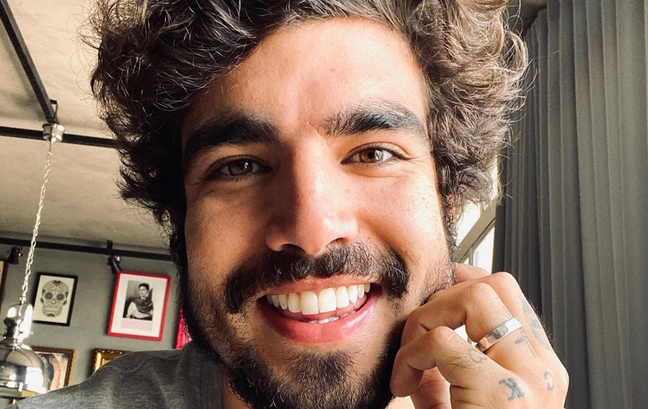 Caio Castro on paying the bill on a date: “I don’t have to”