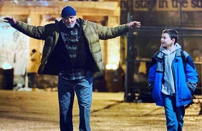 Stalone will play a superhero who becomes a garbage man to live out of the spotlight (Image: Playback / Prime Video) Stalone will play a superhero who becomes a garbage man to live out of the spotlight (Image: Playback / Prime Video)