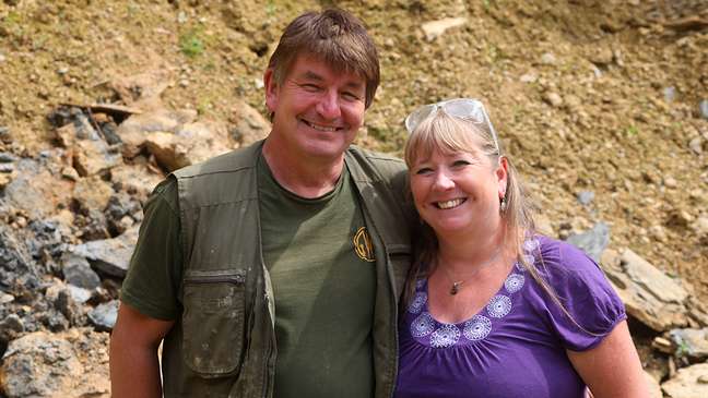 Neville e Sally Hollingworth são famosos por encontrar fósseis excepcionais na área