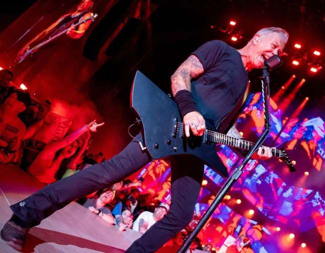 Metallica includes a scene from “Stranger Things” in concert