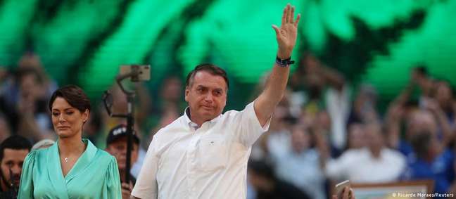 Bolsonaro aparece em segundo lugar nas pesquisas de intenção de votos