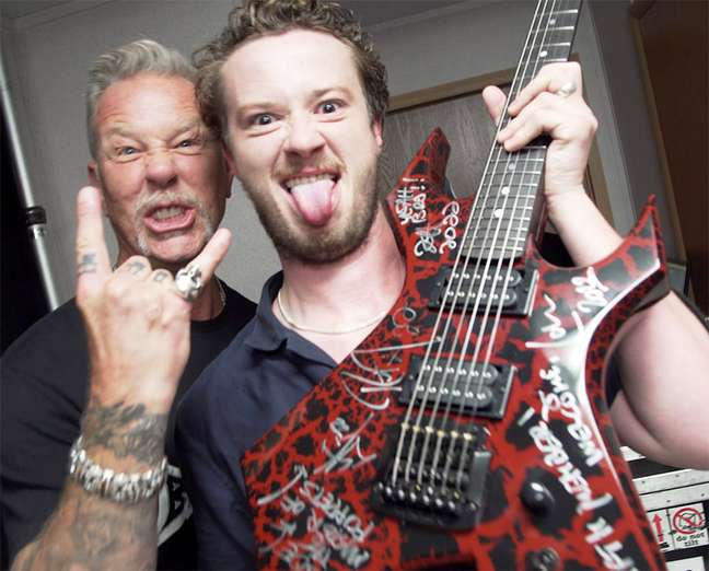 The “Stranger Things” star meets Metallica and plays with the band The “Stranger Things” star meets Metallica and plays with the band