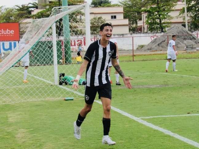 Batata marca cinco gols na goleada do Botafogo sobre a Portuguesa-RJ por 8 a 1 (Nestor Ahrends / Botafogo)