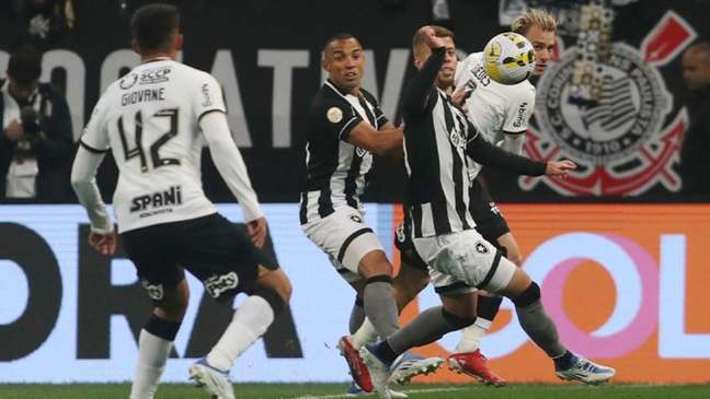 Marçal só permaneceu em campo por 12 minutos e teve que ser substituído no Botafogo (Alex Silva / Lancepress!)