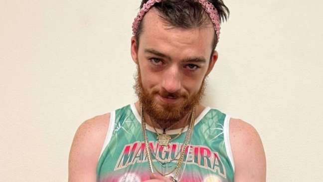 The “Euphoria” actor appears in Mangueira’s shirt and is invited to parade