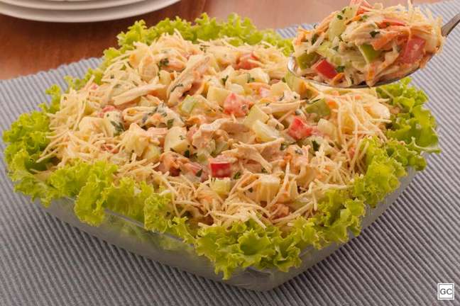 Salada de frango com salsão | Foto: Guia da Cozinha