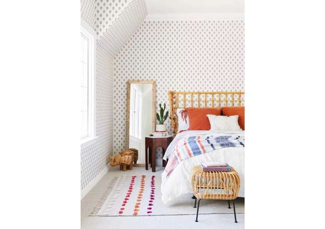 Work with splashes of color. Work with splashes of color.