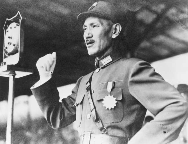 Chiang Kai-shek e o Kuomintang fugiram para Taiwan