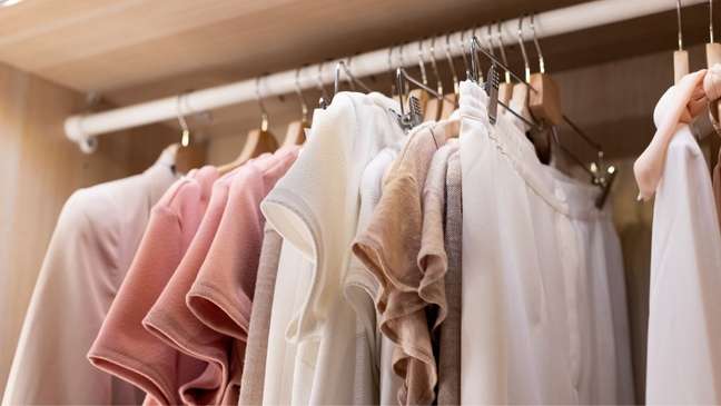 Um guarda-roupa mais organizado e funcional pode te ajudar a economizar um tempo precioso!