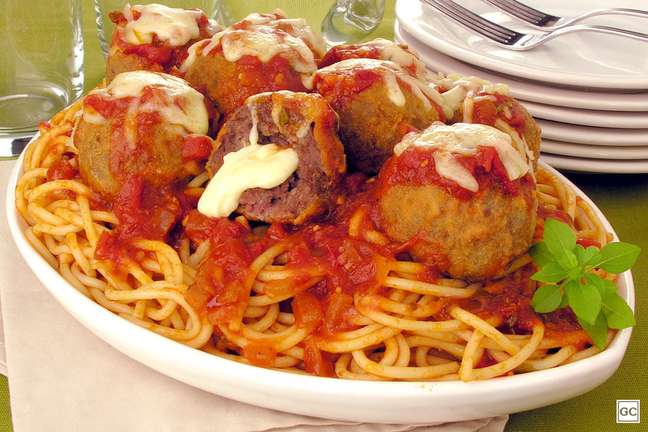 Spaghetti with meatballs parmesan - Photo: Guia da Cozinha
