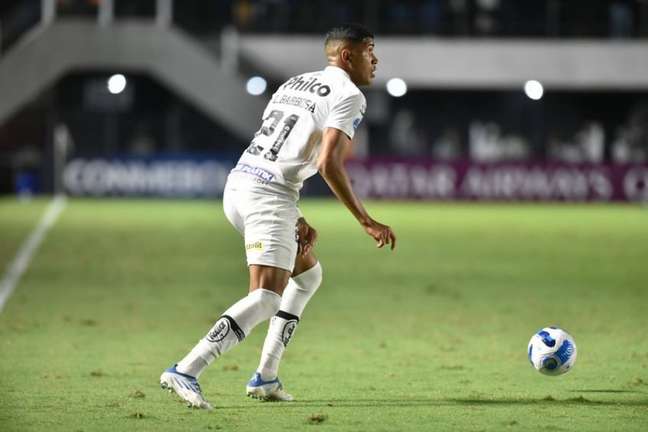 Lucas Barbosa foi titular no empate do Santos contra o Fluminense (FOTO: Divulgação/Santos)